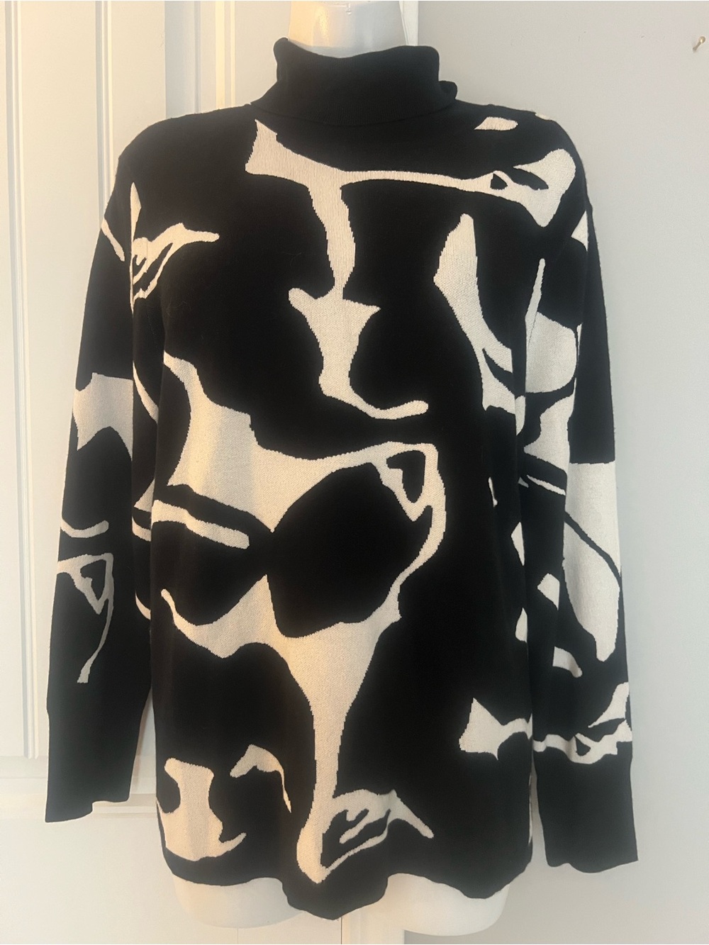 NWOT CHICOS BOUTIQUE ABSTRACT TURTLENECK SWEATER SZ 2/L/12